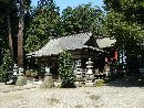 磯山神社社殿全景と石燈篭