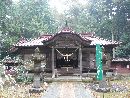 那須神社参道石畳みから見た拝殿正面と石燈篭