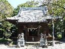 人丸神社拝殿正面とその前で睨みをきかせている石造狛犬