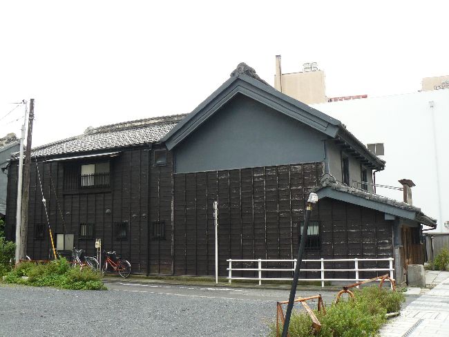 ����V����