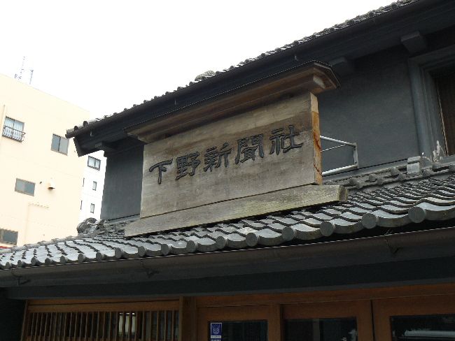 ����V����