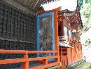 木幡神社拝殿隔板に描かれている岩壁と植物